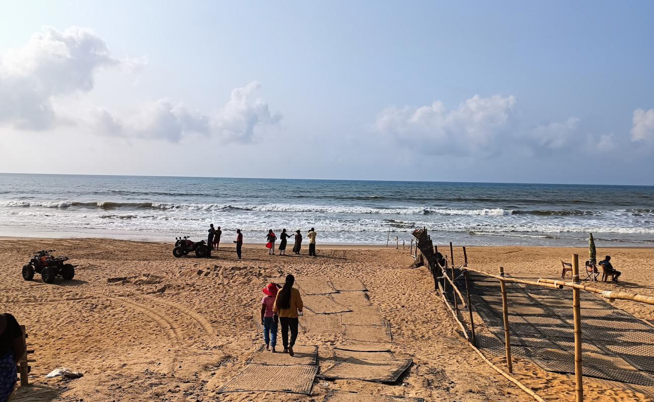 Foto af Chandrabhaga Beach med lys fint sand overflade