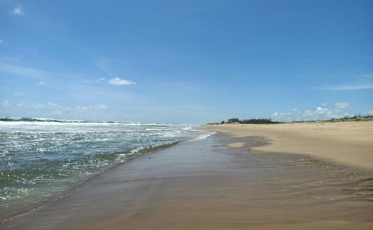 Foto af Singharapal Beach med lys fint sand overflade