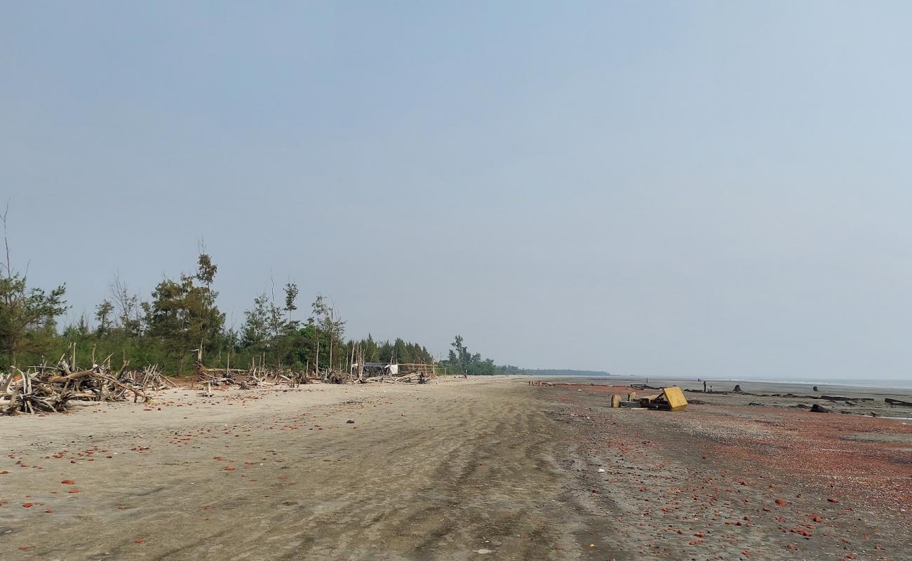 Foto af Gobardhanpur Beach med lys sand overflade