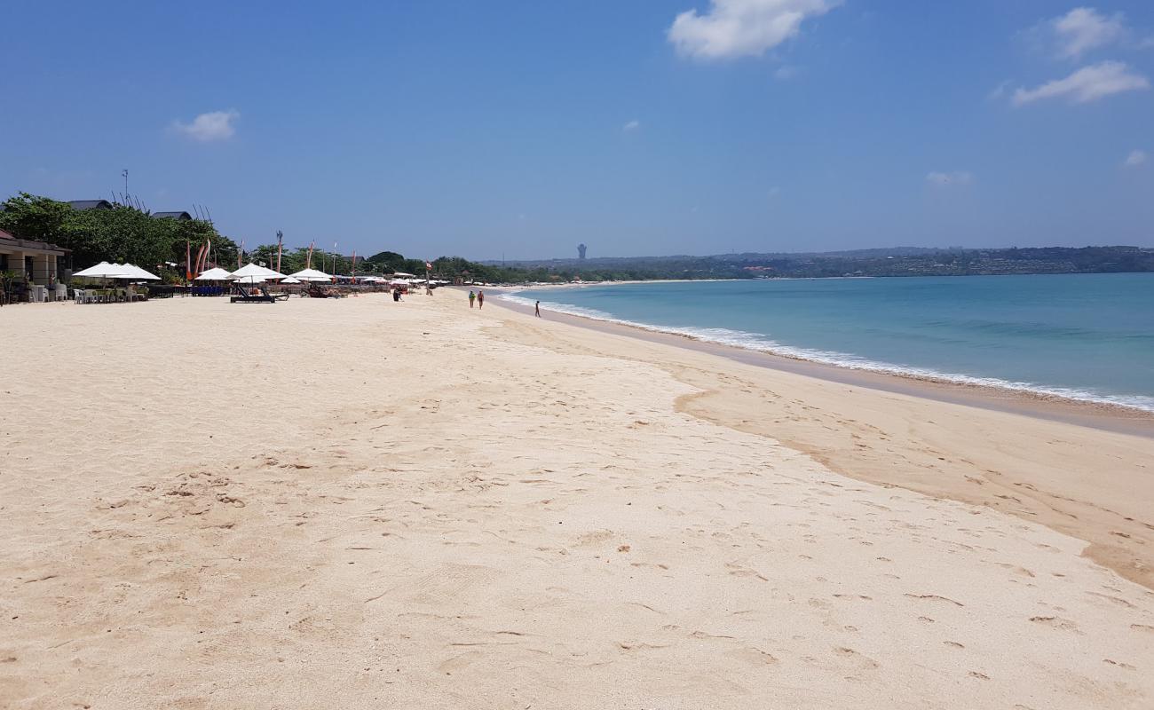 Foto af Kedonganan Beach med lys fint sand overflade