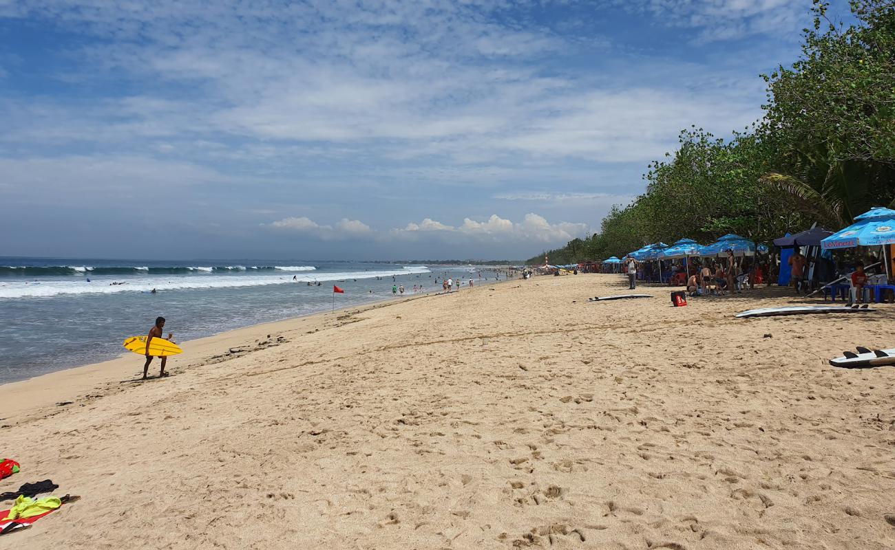 Foto af Kuta Strand med lys fint sand overflade