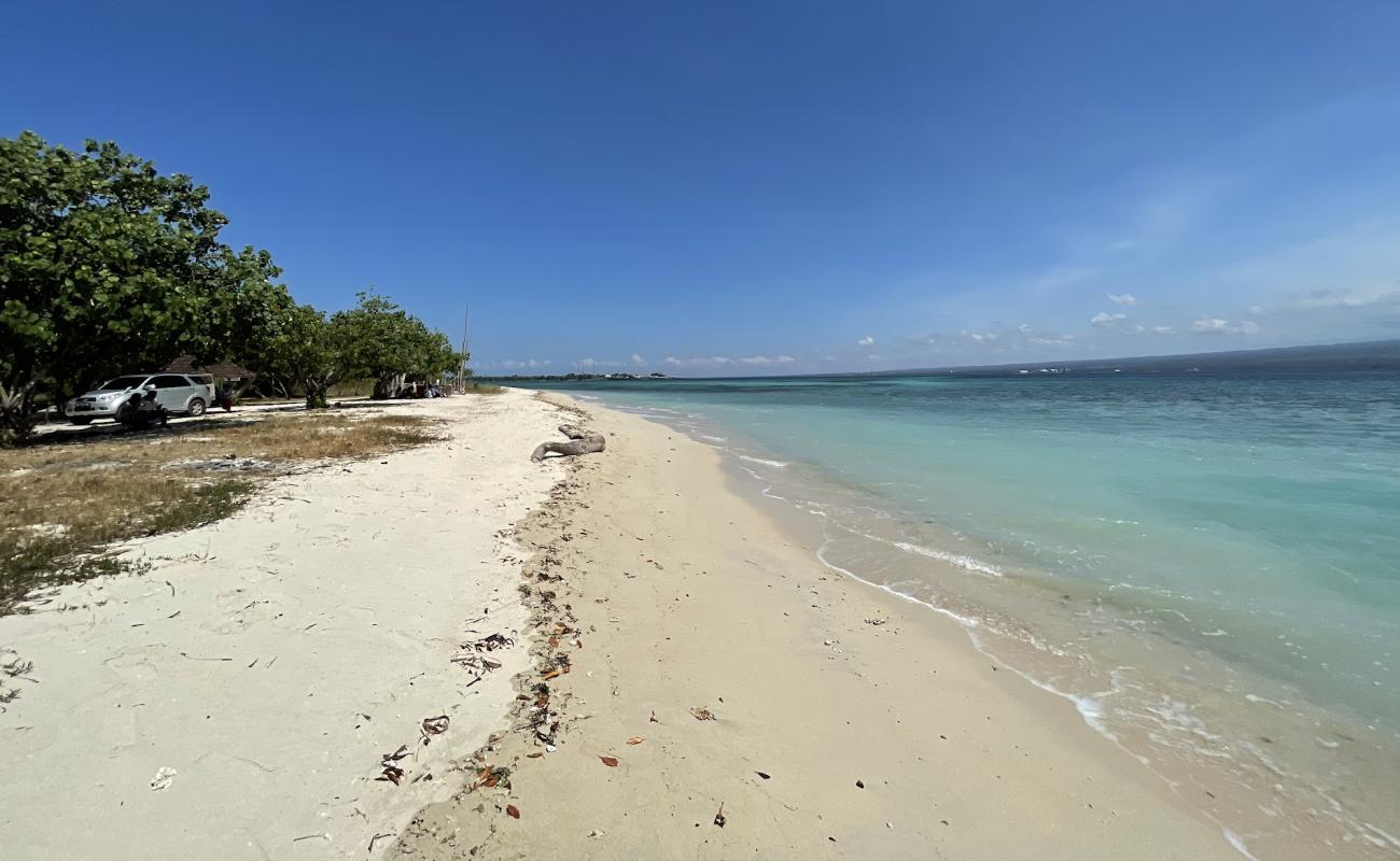 Foto af Prapat Agung Beach med lys fint sand overflade