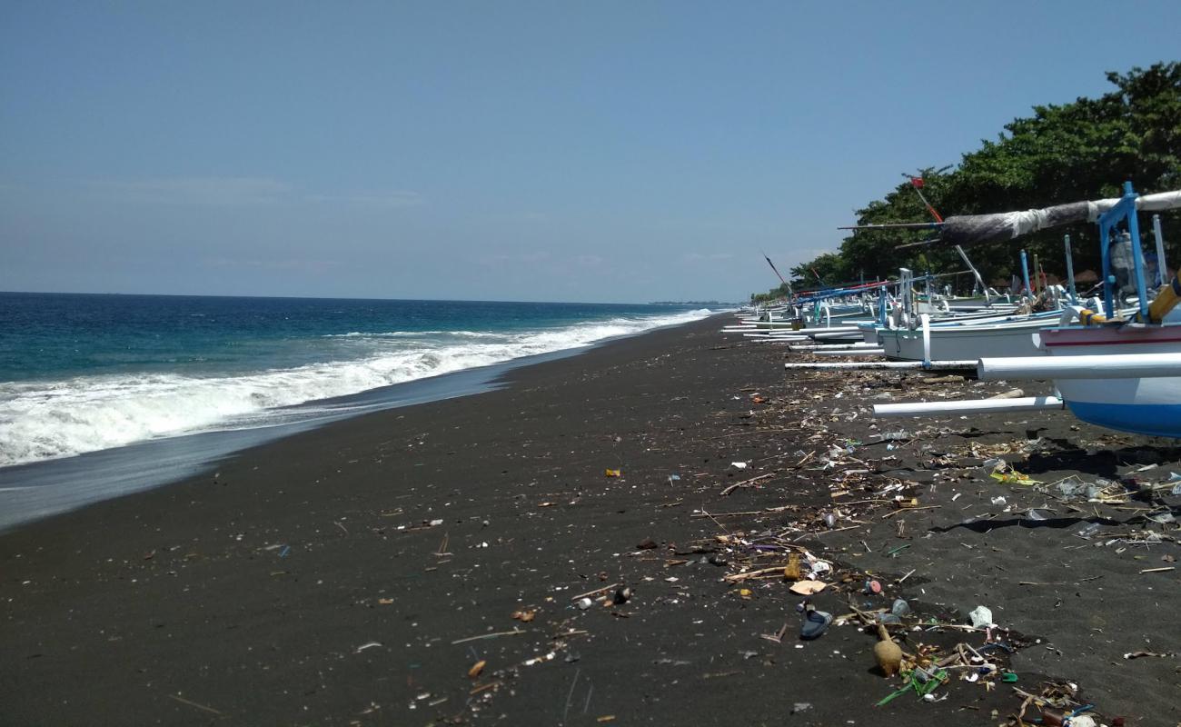 Foto af Pengalon Beach med sort sand overflade