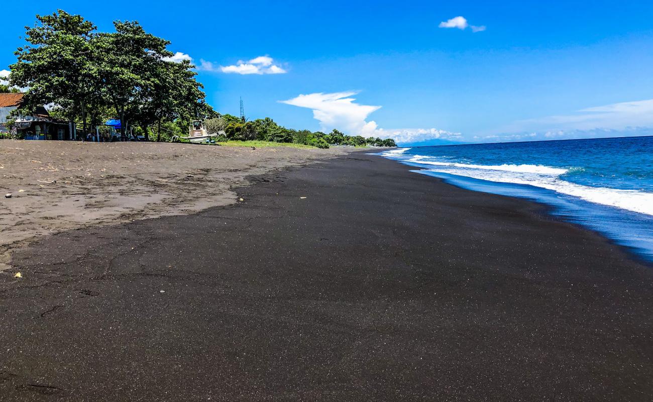 Foto af Goa Lawah Beach med grå sand overflade