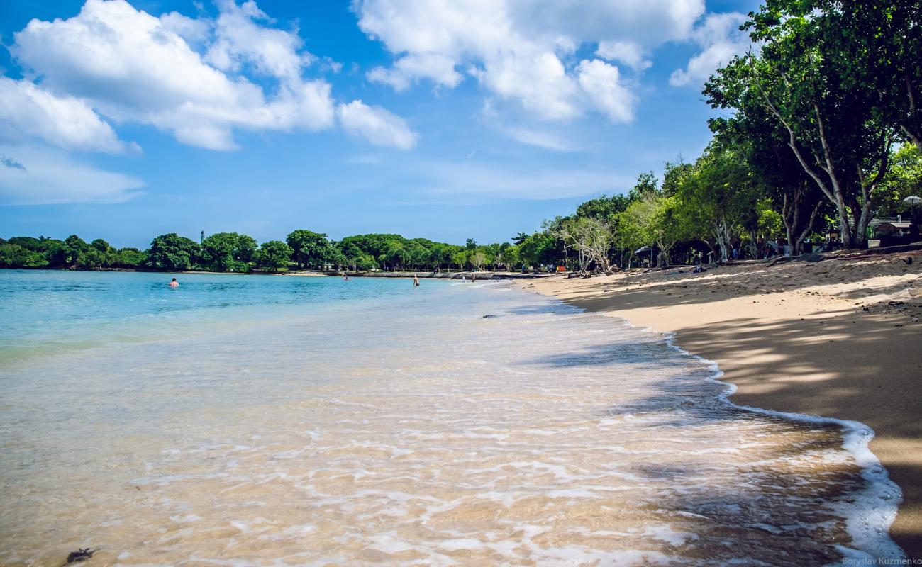 Foto af Samuh Beach med lys sand overflade