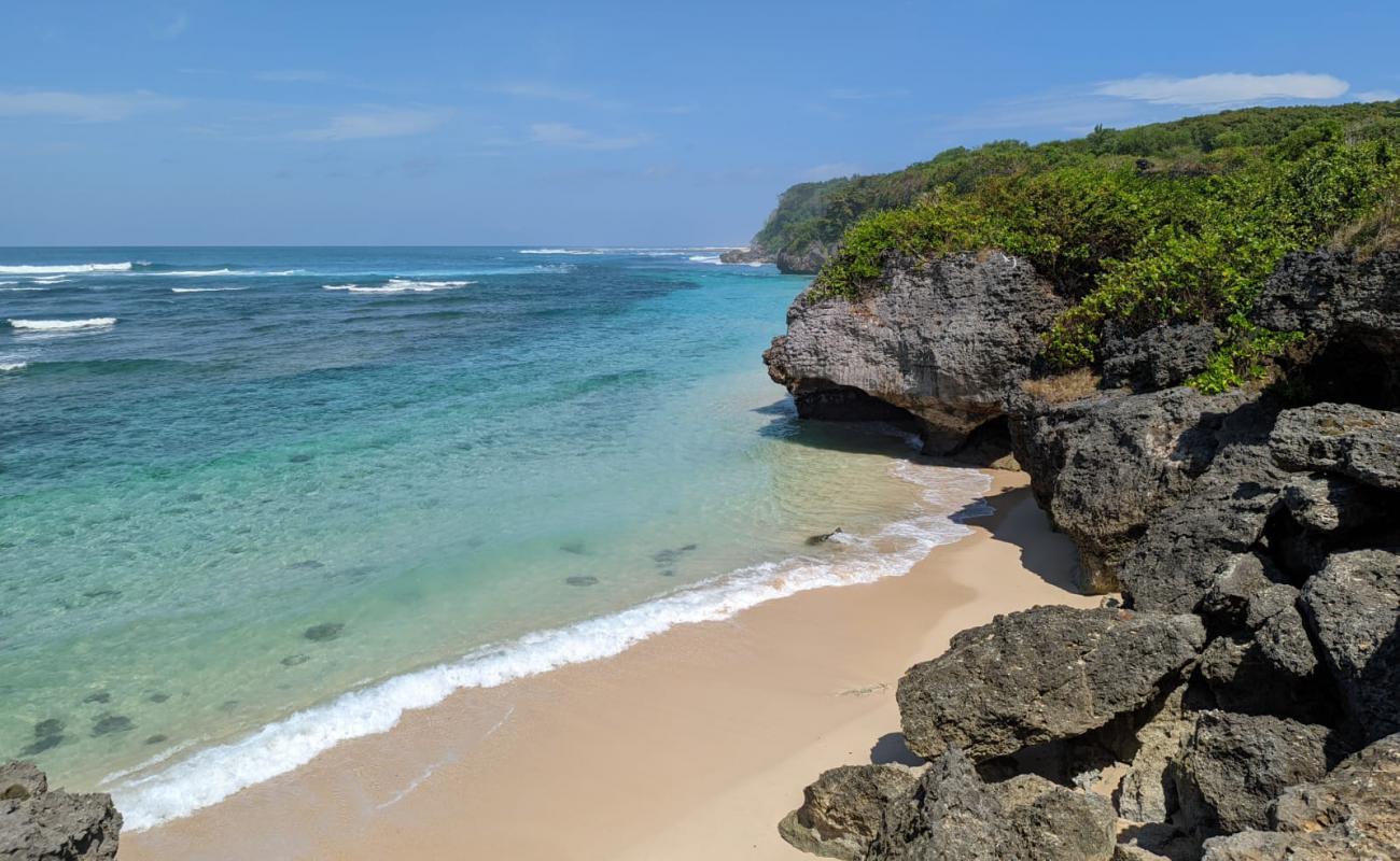 Foto af Pura Geger Beach med lys sand overflade