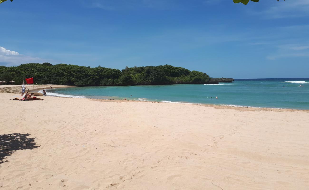 Foto af Sawangan Beach med lys fint sand overflade