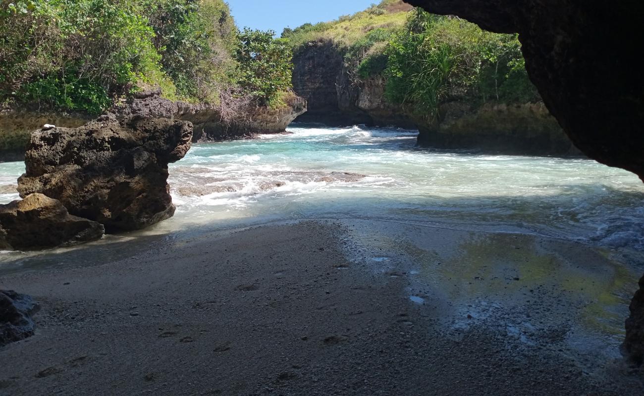 Foto af Lumangan Beach med lyst sand & sten overflade