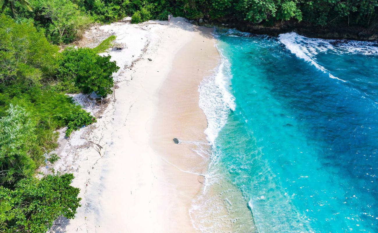 Foto af Pandan Beach med hvidt sand overflade