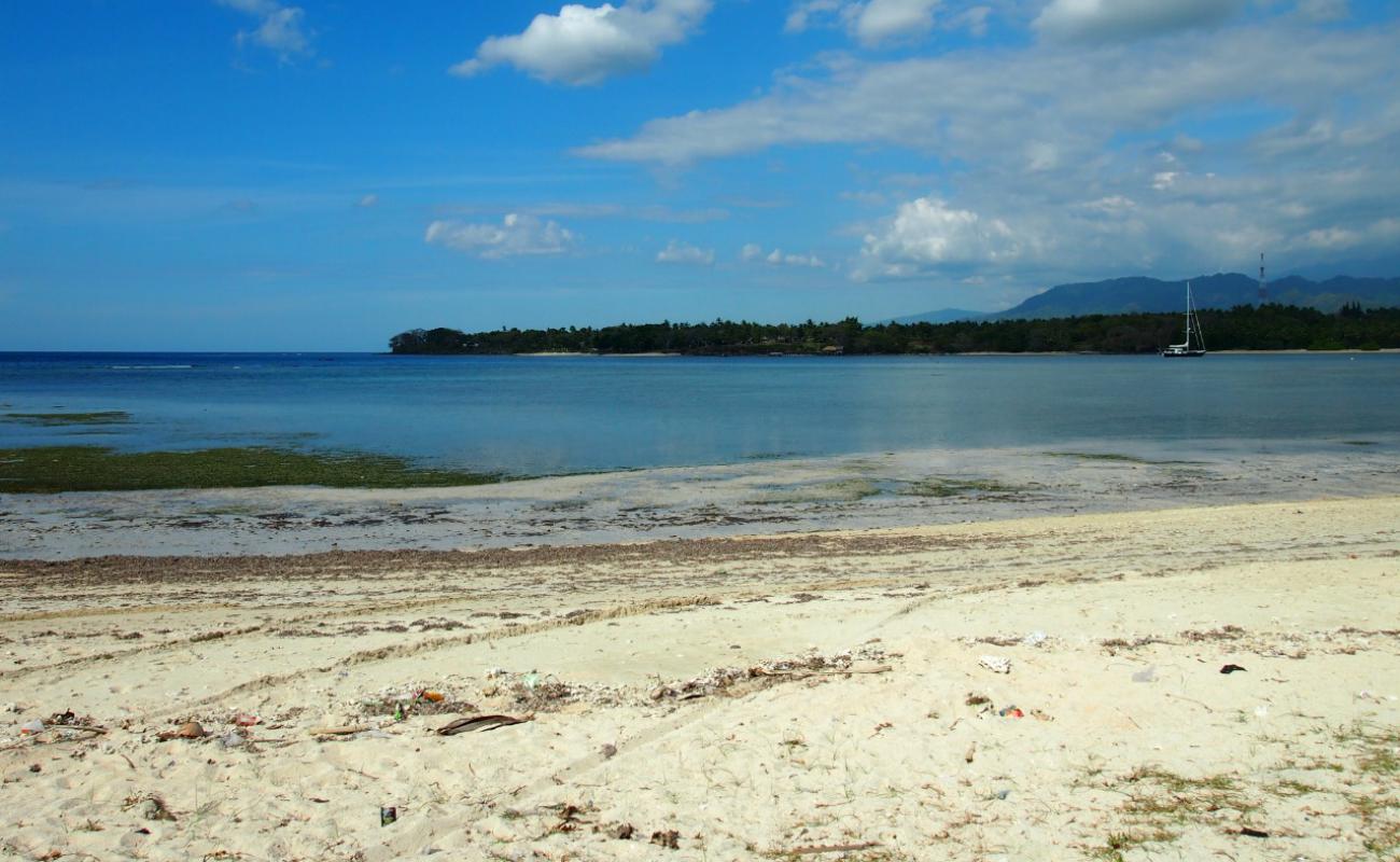 Foto af Medana Dewi Bahari Beach med lys sand overflade