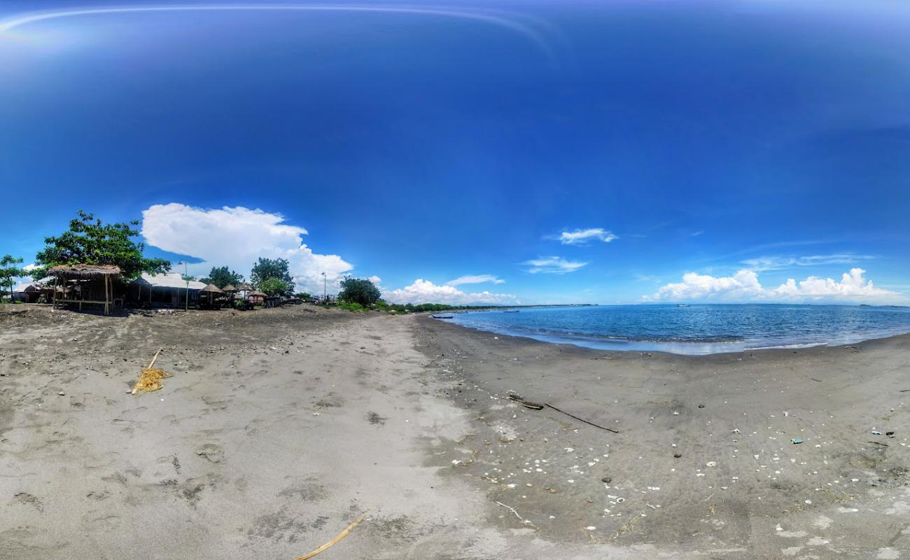 Foto af Muara Lungkak Beach med brunt sand overflade