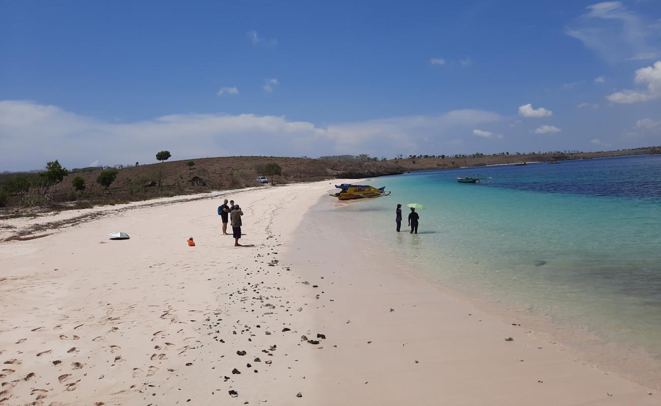 Foto af Telone beach med lyserødt sand overflade