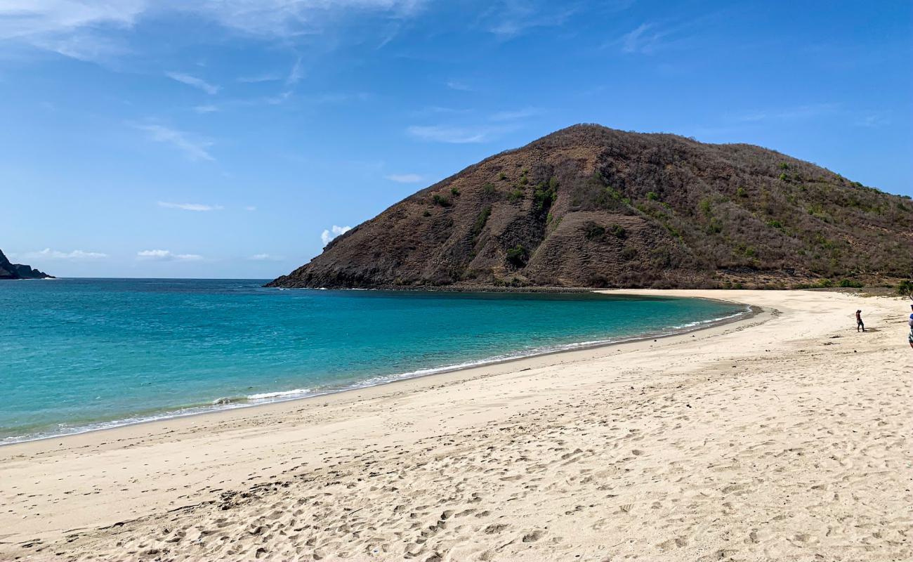 Foto af Mawun Beach med lys sand overflade