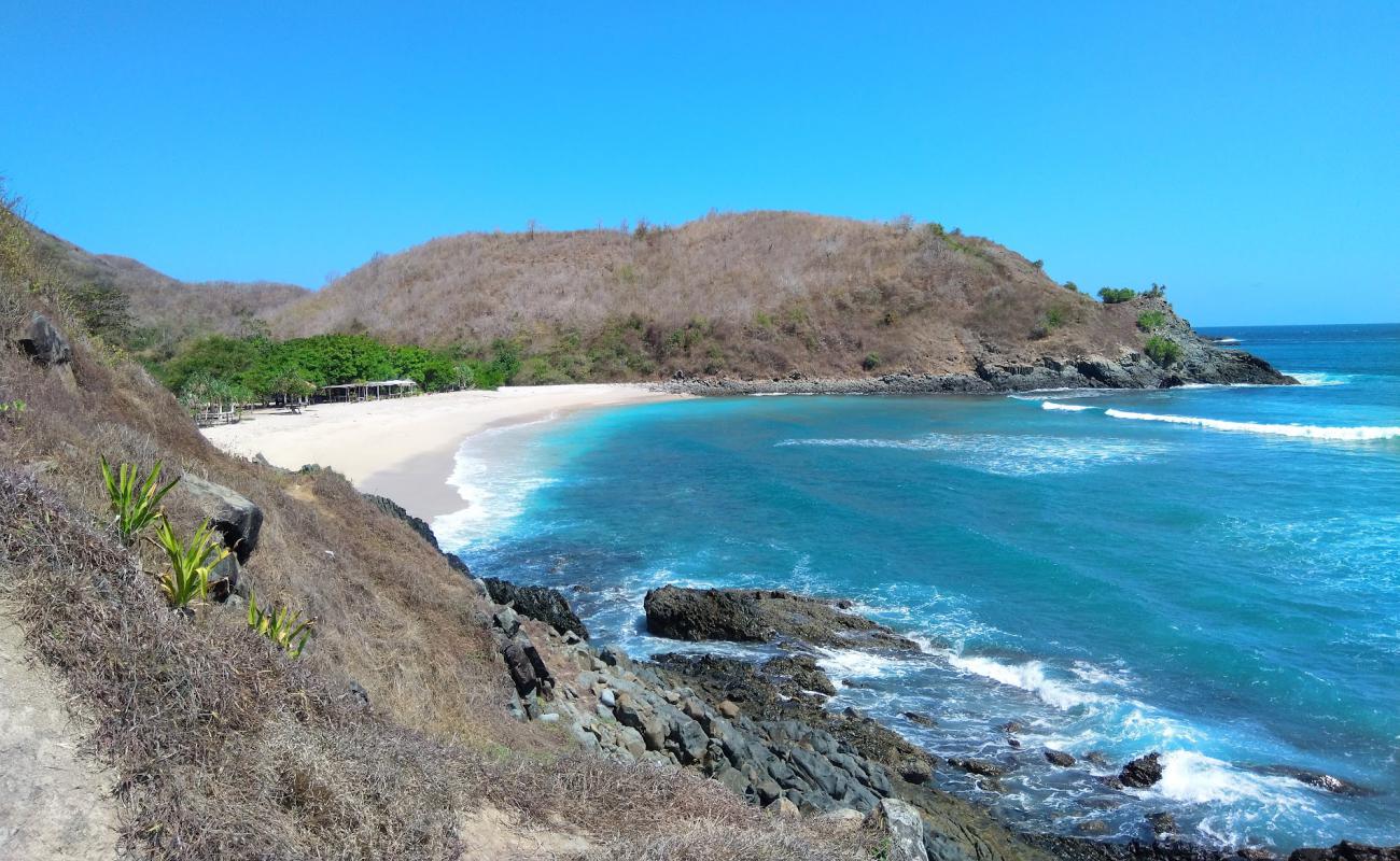 Foto af Mawi Small Beach med lys sand overflade