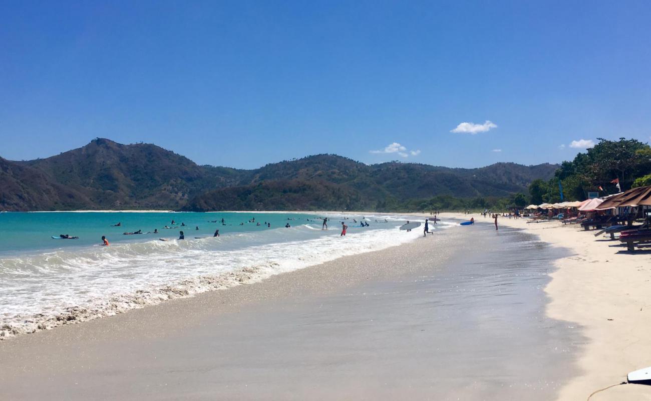 Foto af Selong Belanak Strand med hvidt fint sand overflade