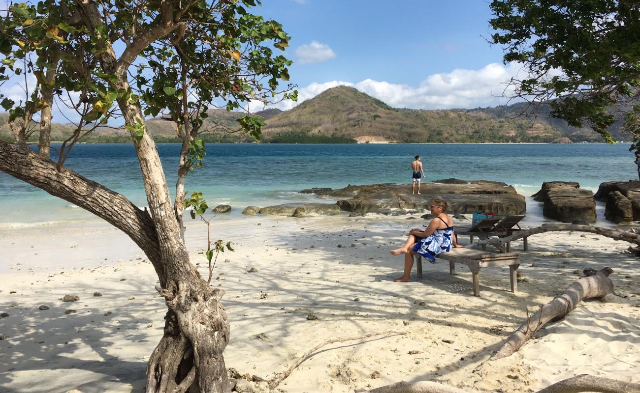 Foto af Gili Kedis Strand med hvidt sand overflade