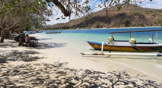 Gili Sudak Beach