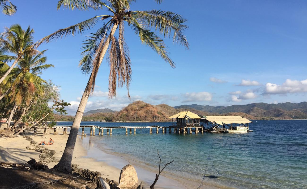 Foto af Gili Asahan Pearl Beach med hvidt sand overflade