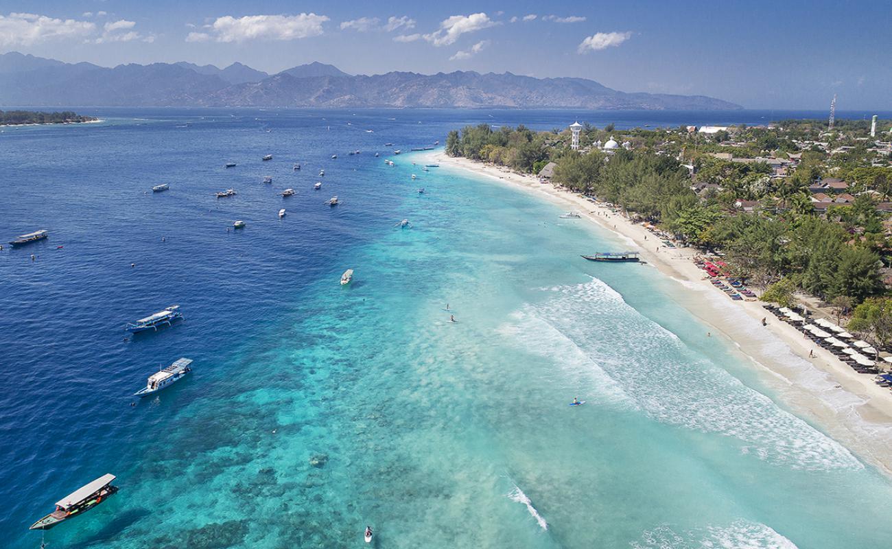 Foto af Gili Trawangan Timur Strand med lys sand overflade