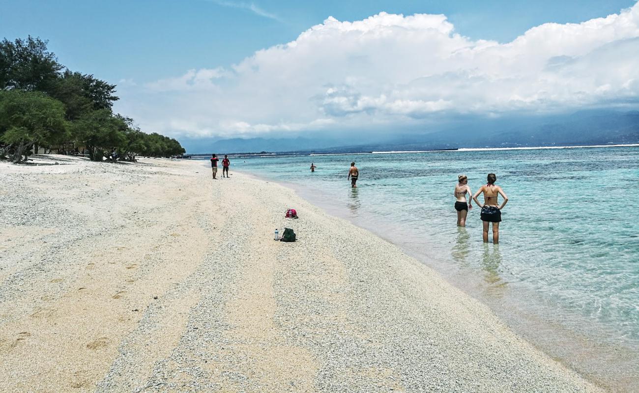 Foto af Pink Coco Beach med lys sand overflade