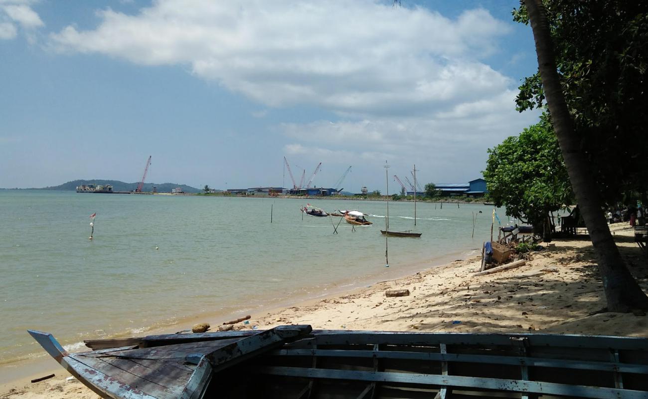 Foto af Pantai Panau med lys sand overflade