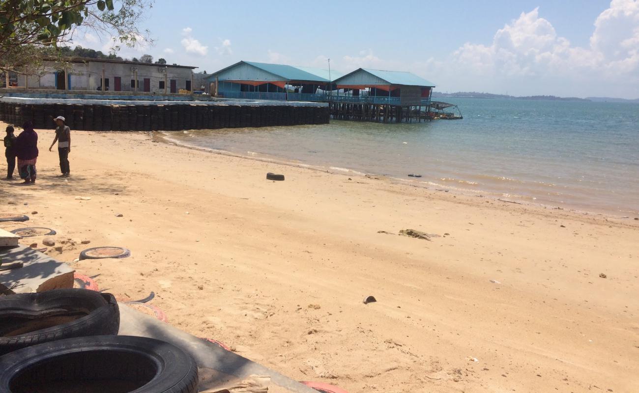 Foto af Tanjung Piayu Beach med lys sand overflade