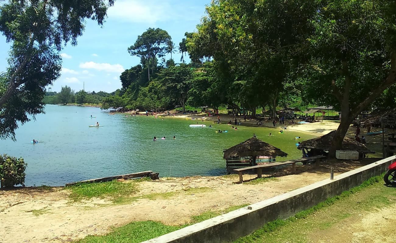 Foto af Pantai Dangas Patam Lestari med lys sand overflade