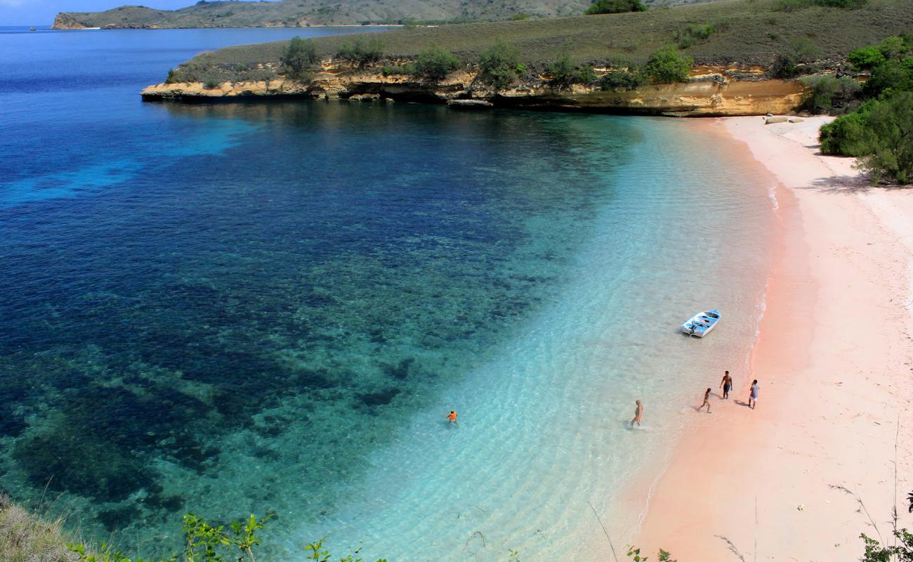 Foto af Serai beach med hvidt sand overflade