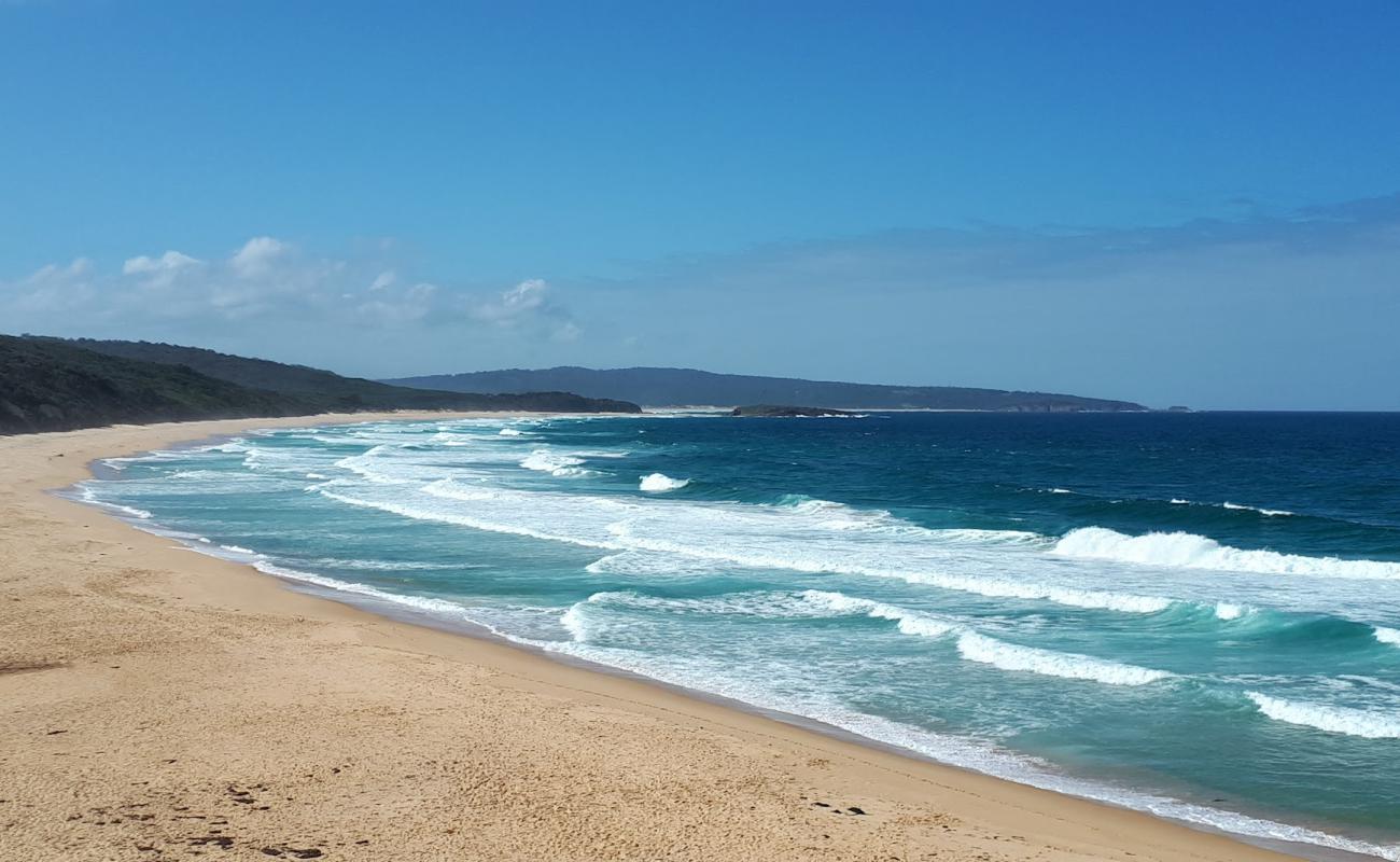 Foto af Tura Beach med lys sand overflade