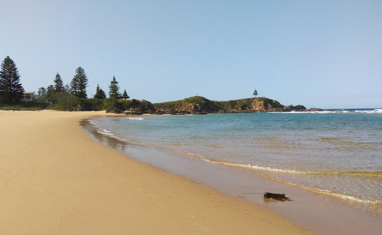 Foto af Main Beach med lys sand overflade