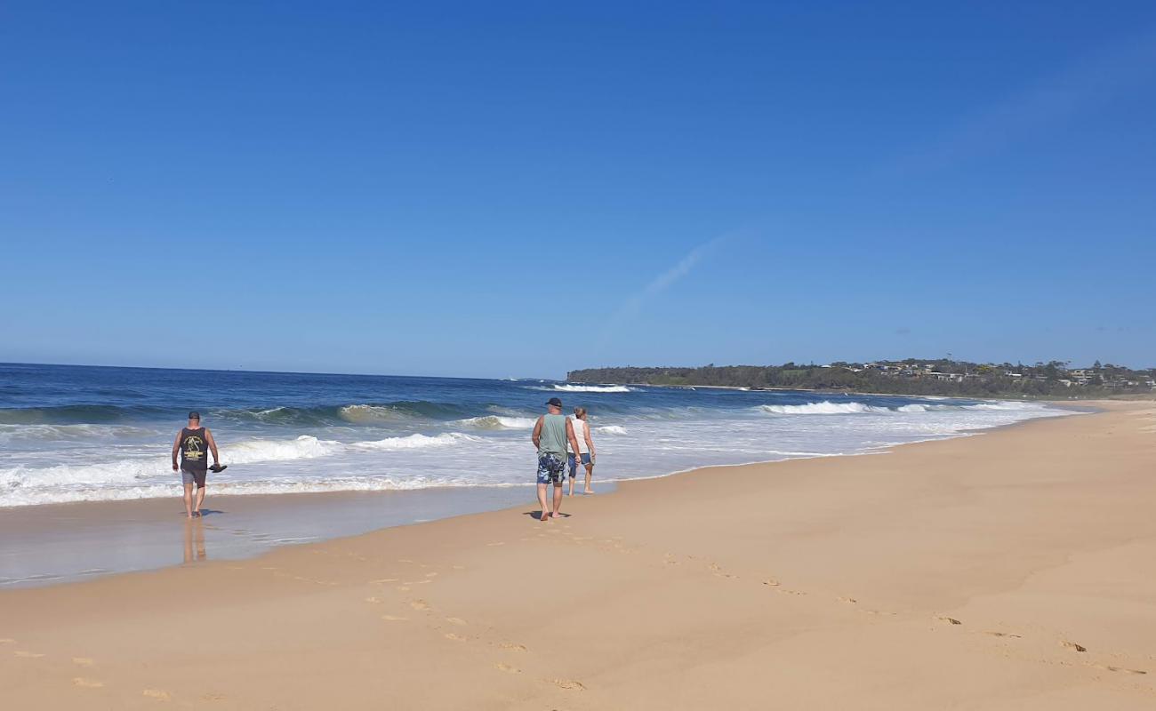 Foto af Burrill Beach med lys sand overflade