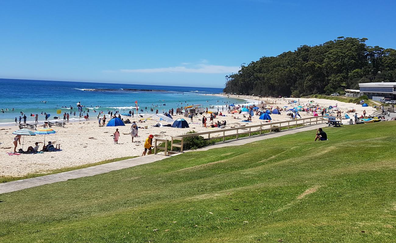 Foto af Mollymook Beach med lys sand overflade