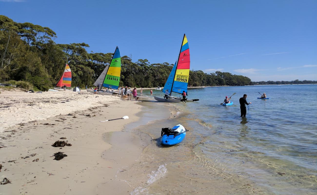 Foto af Barfleur Beach med lys sand overflade