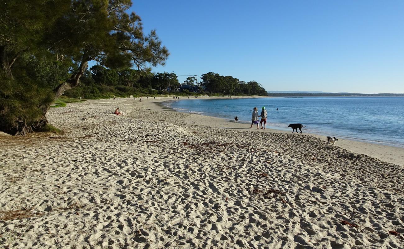 Foto af Huskisson Beach med lys sand overflade