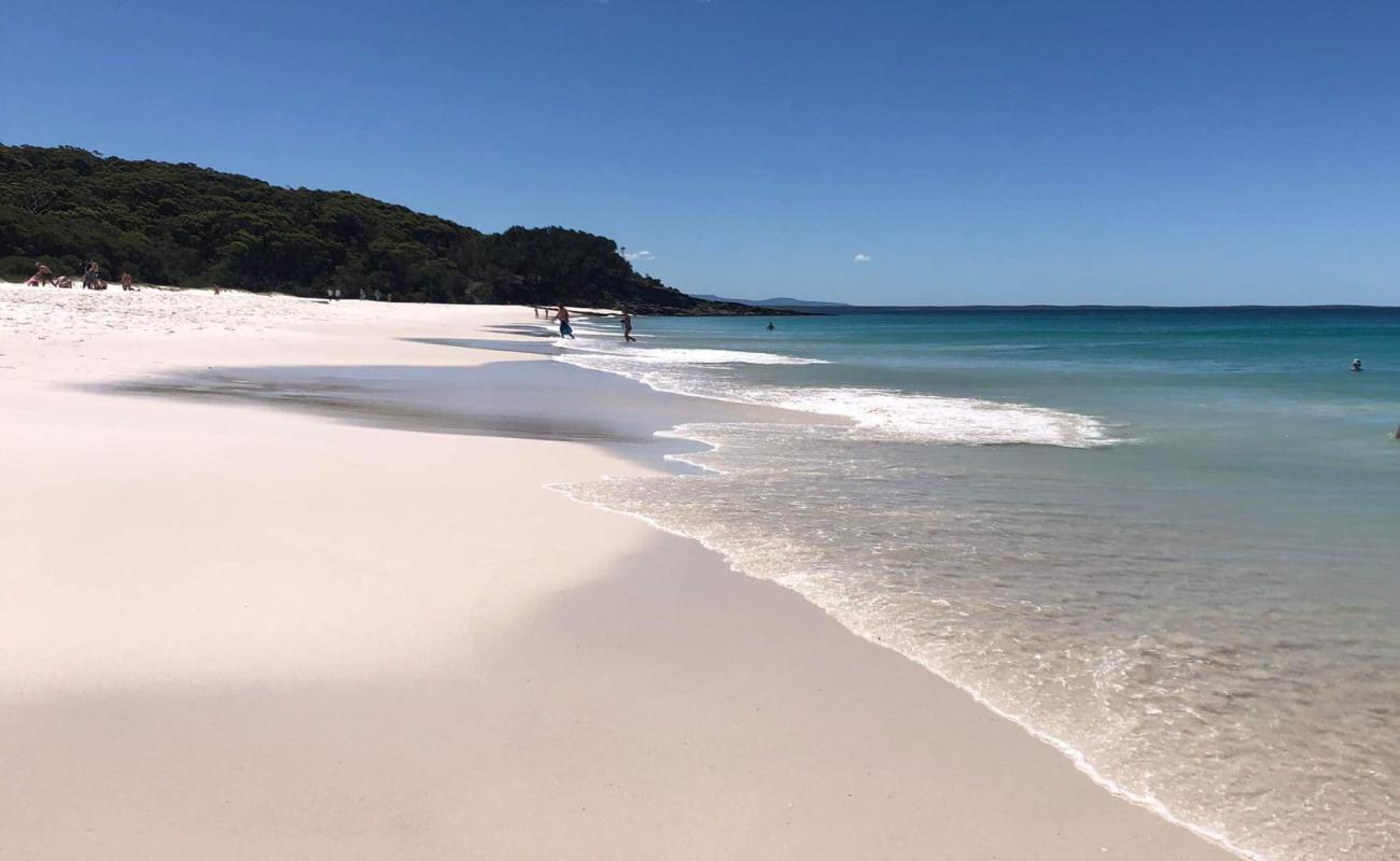 Foto af Chinamans Beach med lys fint sand overflade