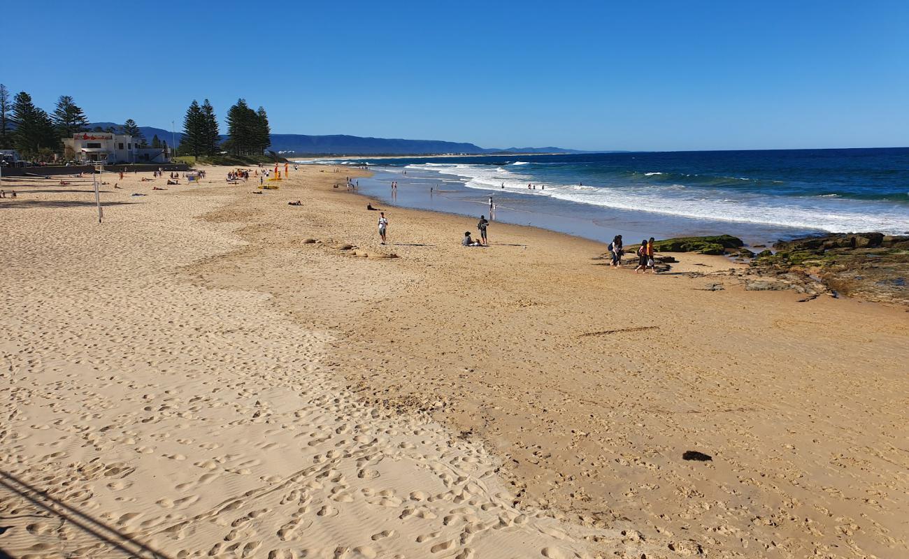 Foto af Wollongong North Beach med lys sand overflade