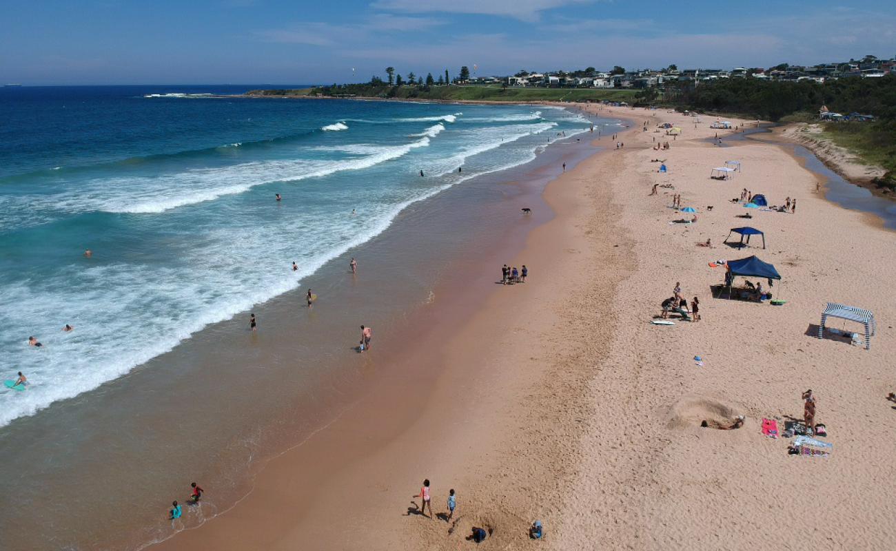 Foto af McCauley's Beach med lys sand overflade