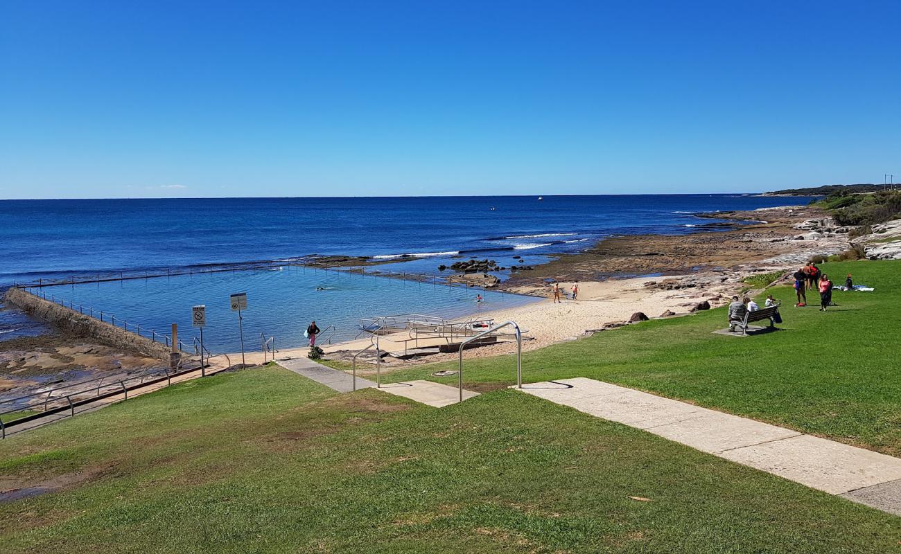 Foto af Shelly Beach med lyst sand & sten overflade