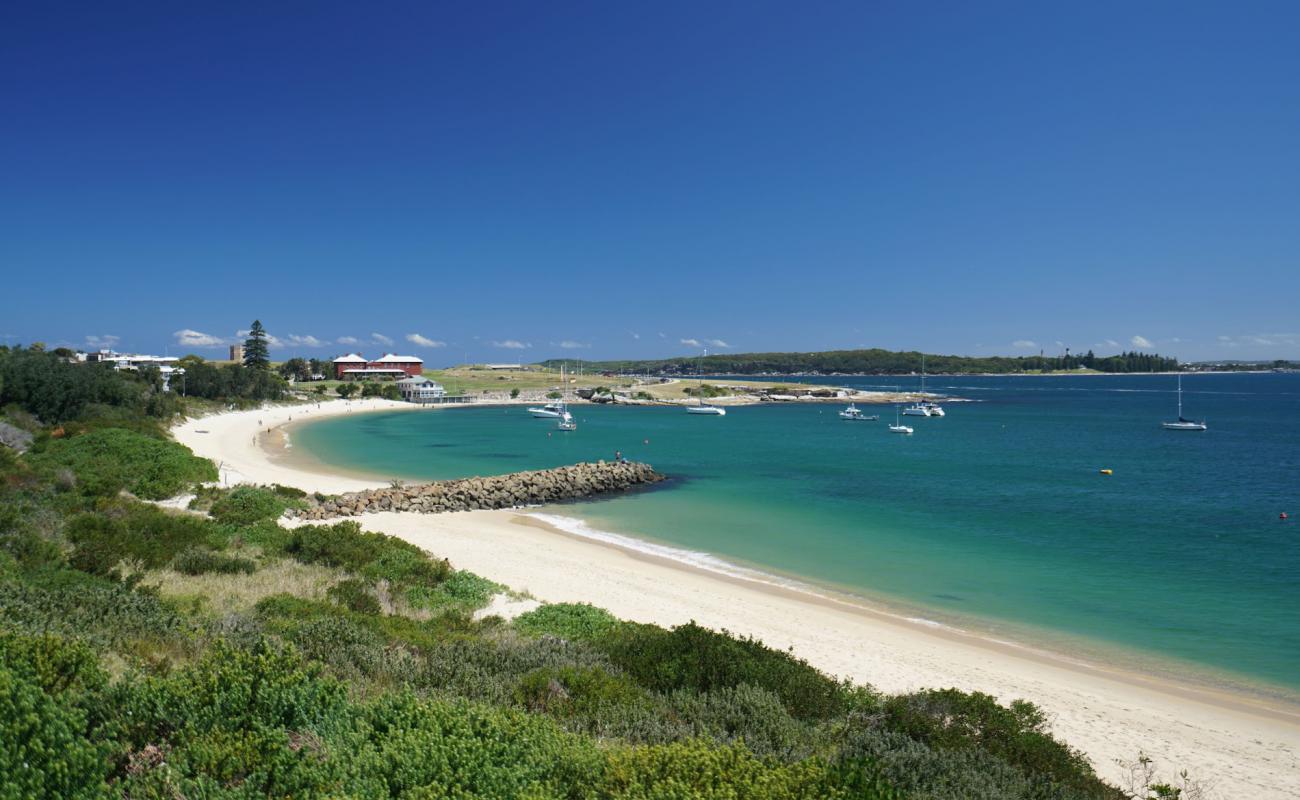 Foto af Frenchmans Bay Beach med lys sand overflade