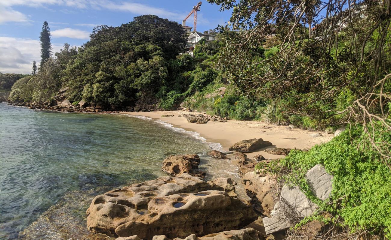 Foto af Queens Beach med lys sand overflade