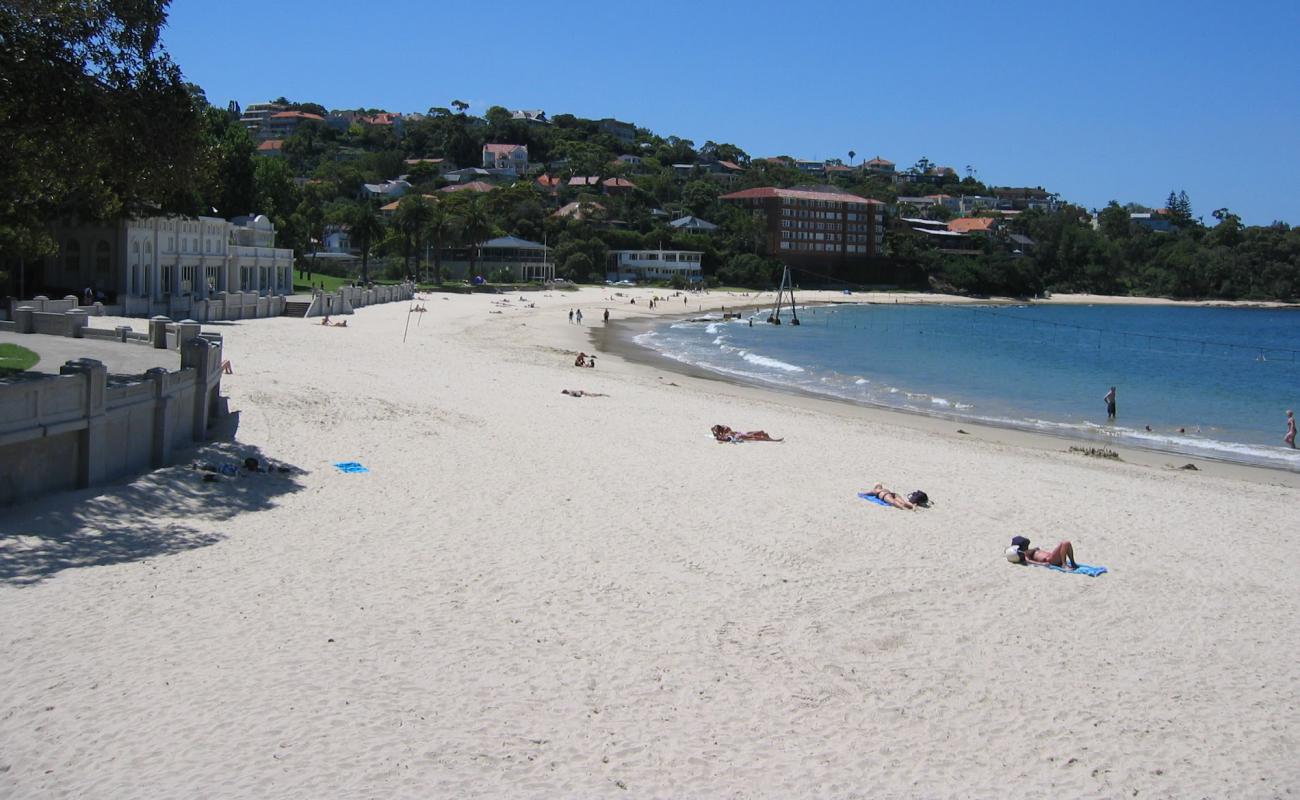 Foto af Edwards Beach med lys sand overflade