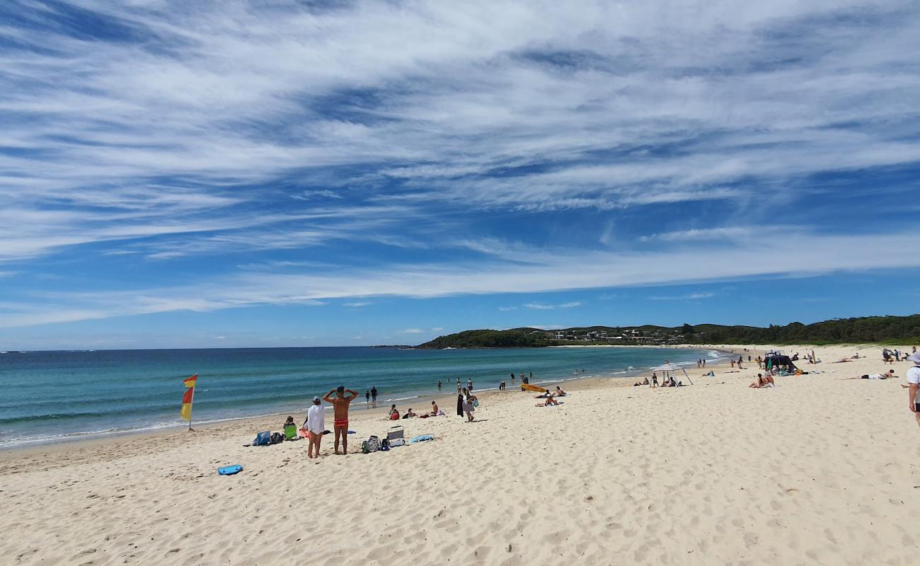 Foto af Fingal Bay Foreshore Reserve med lys fint sand overflade