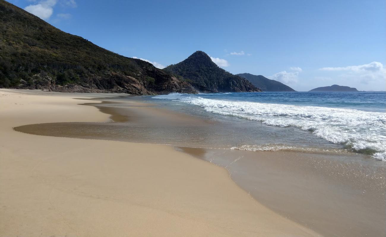 Foto af Wreck Beach med lys fint sand overflade