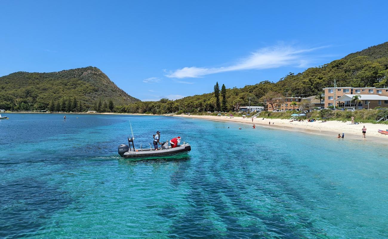 Foto af Shoal Bay Foreshore Reserve med lys fint sand overflade