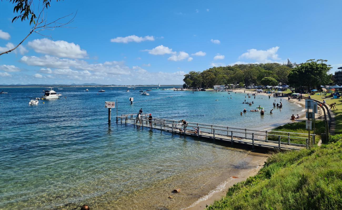 Foto af Little Beach Nelson Bay med lys sand overflade