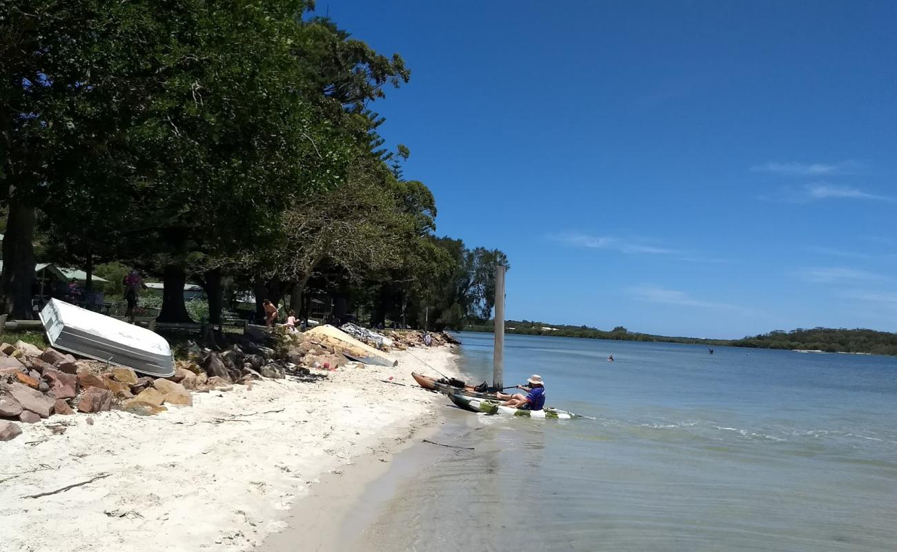 Foto af Taylors Beach med lys sand overflade