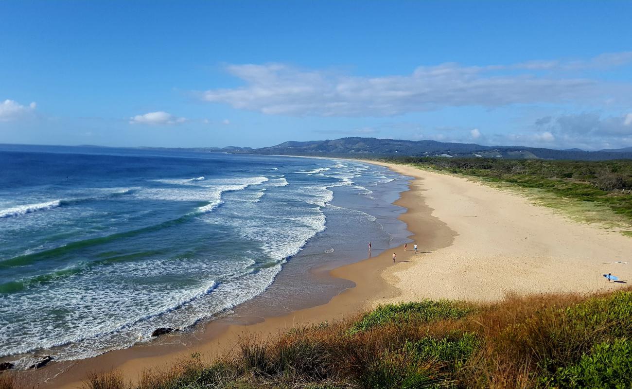 Foto af Moonee Beach med lys sand overflade