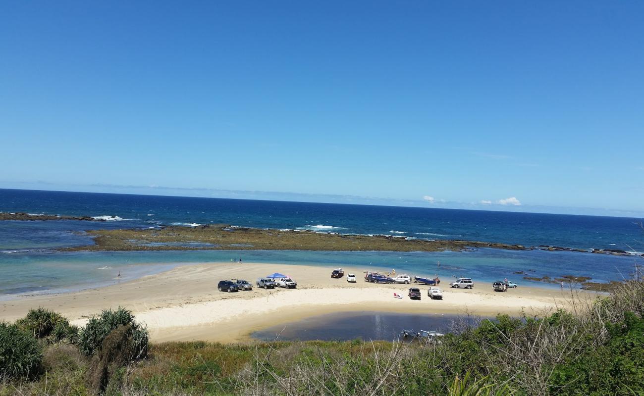 Foto af Minnie Water Beach med lys sand overflade