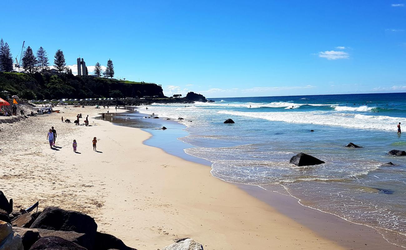 Foto af Duranbah Beach med lys fint sand overflade