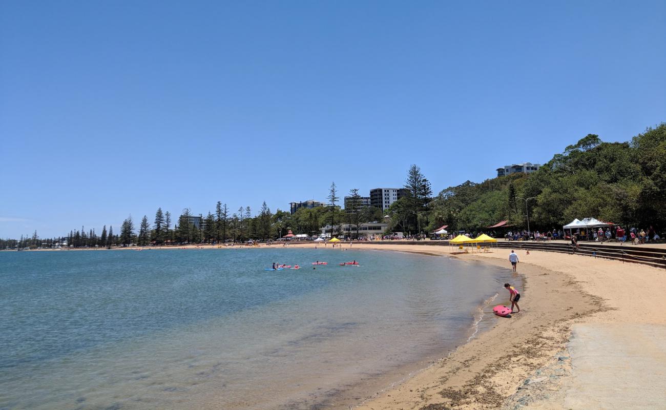 Foto af Suttons Beach med lys sand overflade